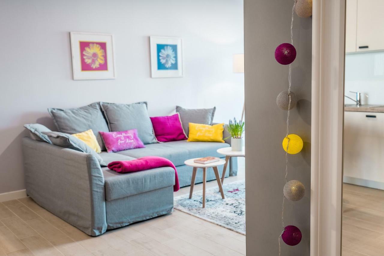 Ferienwohnung Raya Mansion Warschau Exterior foto