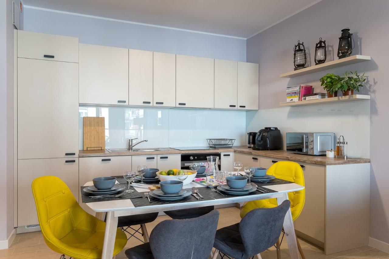 Ferienwohnung Raya Mansion Warschau Exterior foto