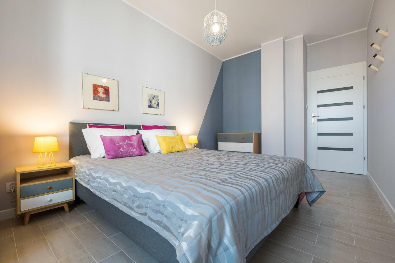 Ferienwohnung Raya Mansion Warschau Exterior foto
